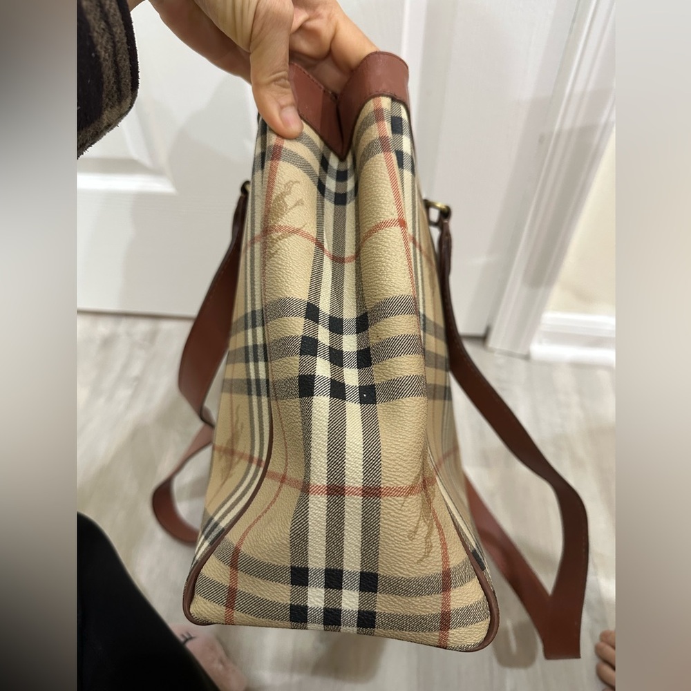 Burberry - Picture 12 of 17